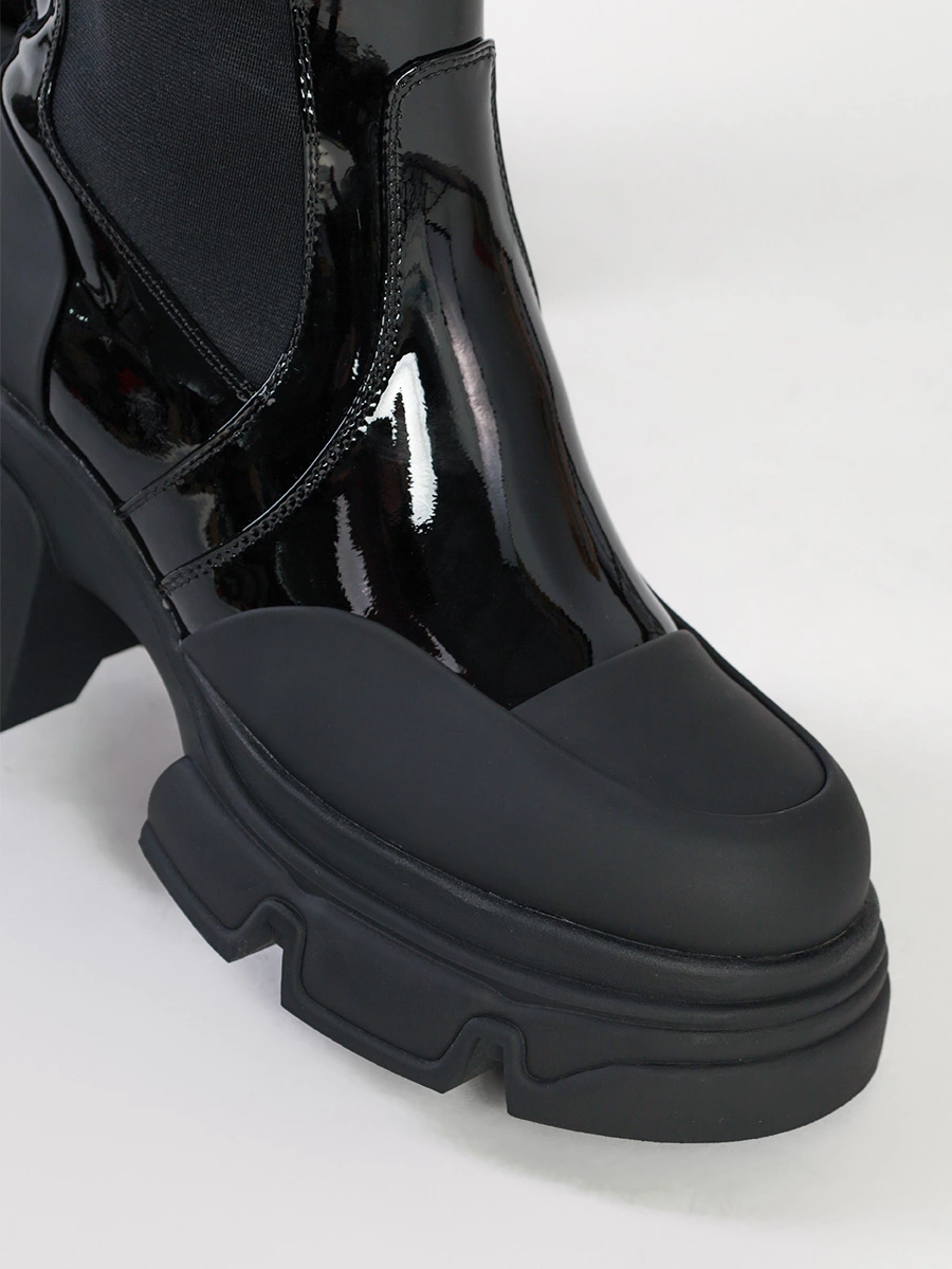 Ботинки лакированные черного цвета на объемной подошве